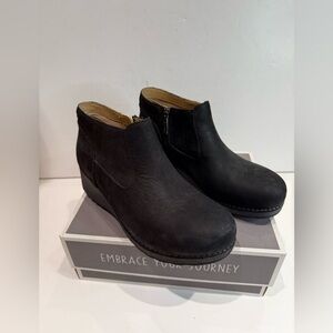 Dansko Charlene Black Milled Nubuck Wedge Ankle Booties Size 41